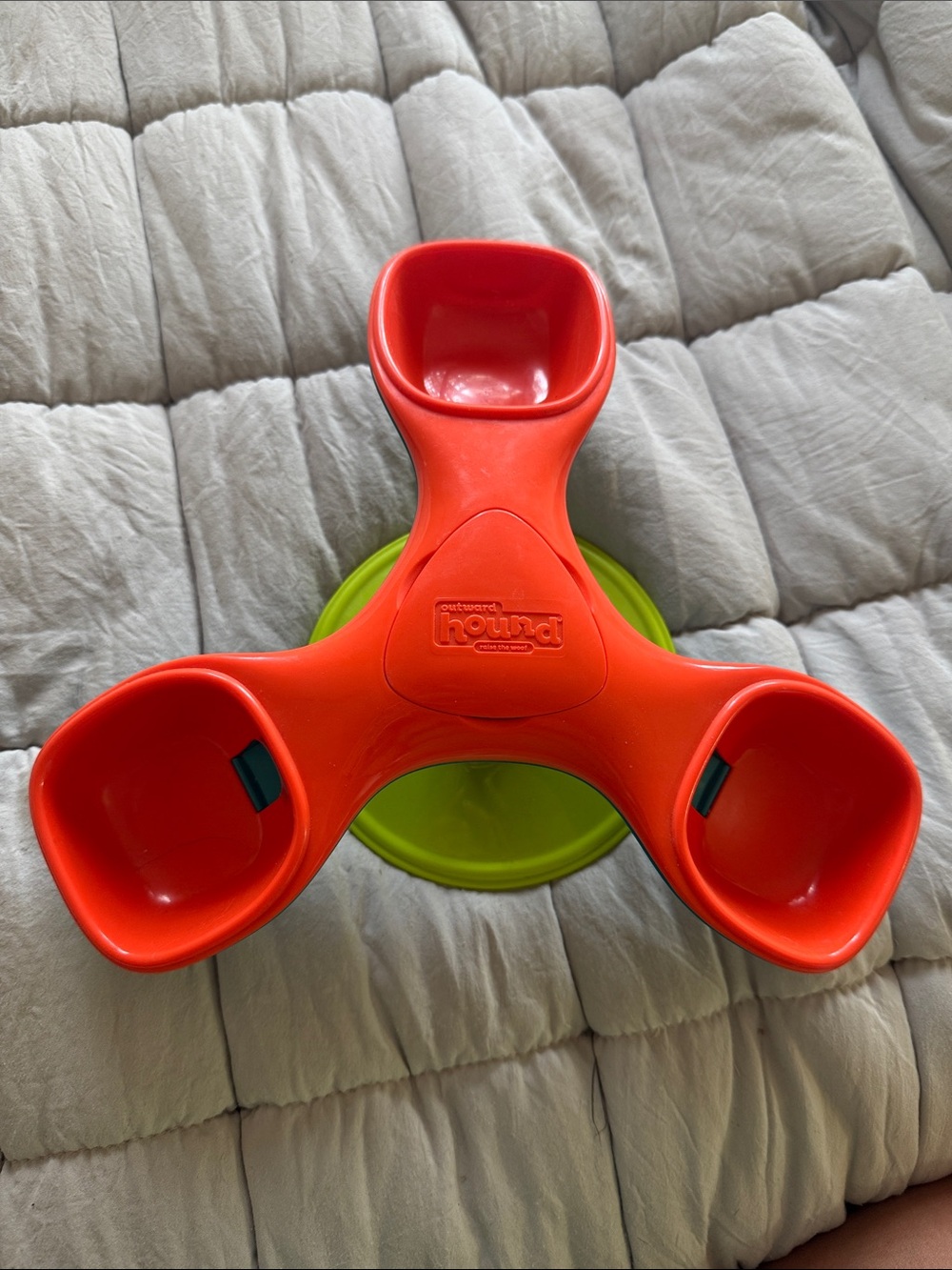 Outward Hound Interactive Treat Spinner- not nwt